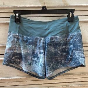 Lululemon Speed Up Shorts sz 4